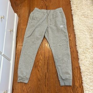 Nike sweatpants size medium